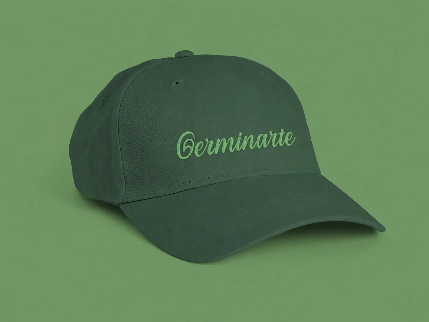 Gorra con el logo de Germinarte