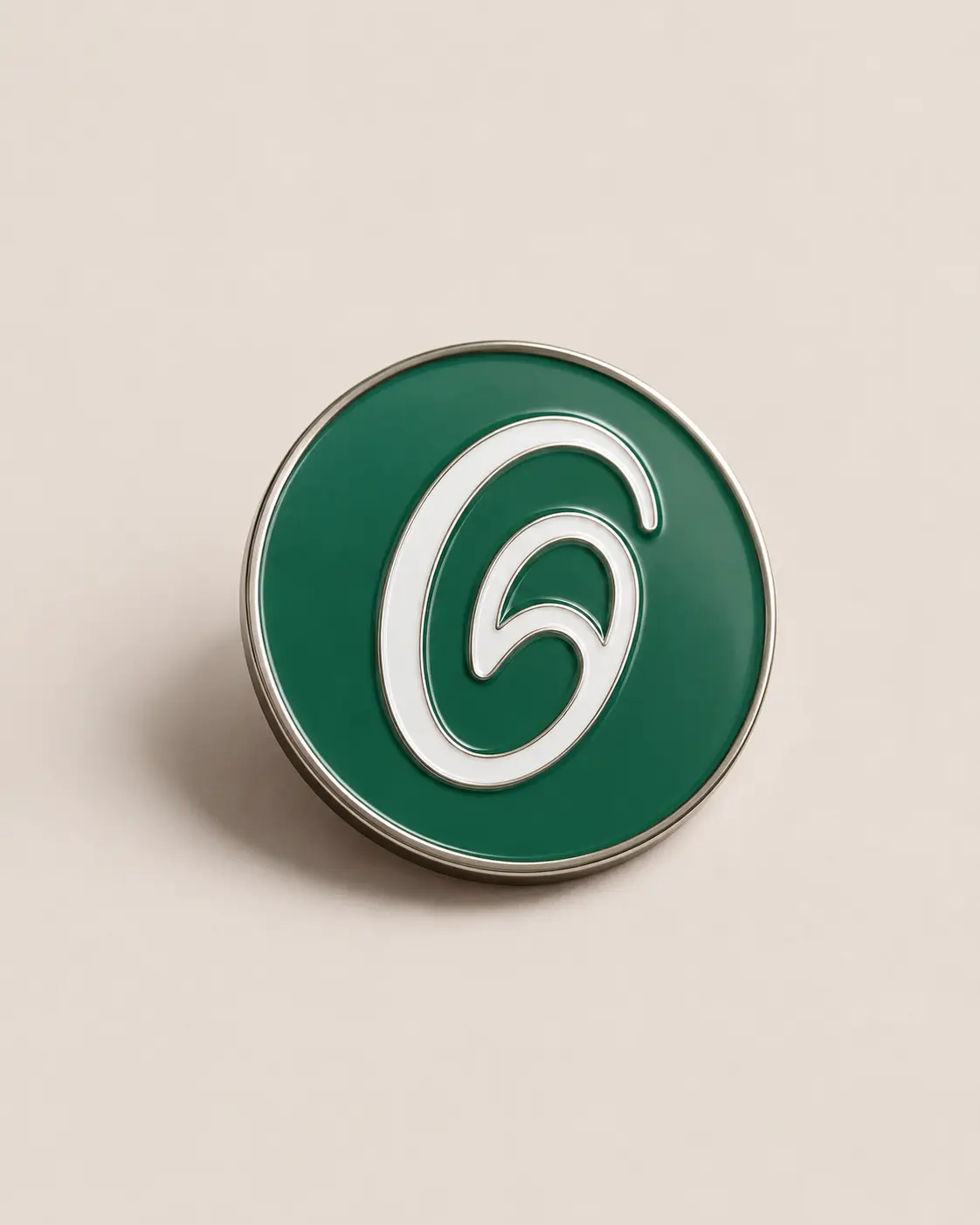 Pin metálico con el logo de Germinarte